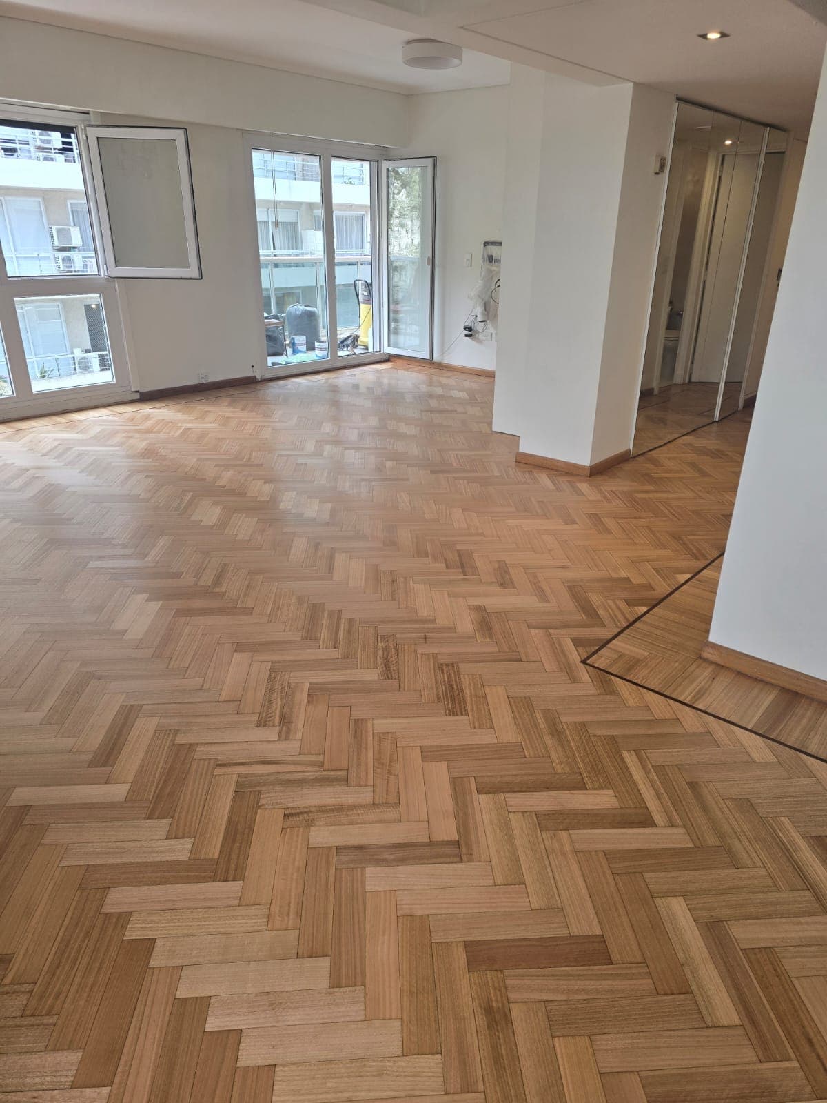 Piso de madera hidrolaqueado en living